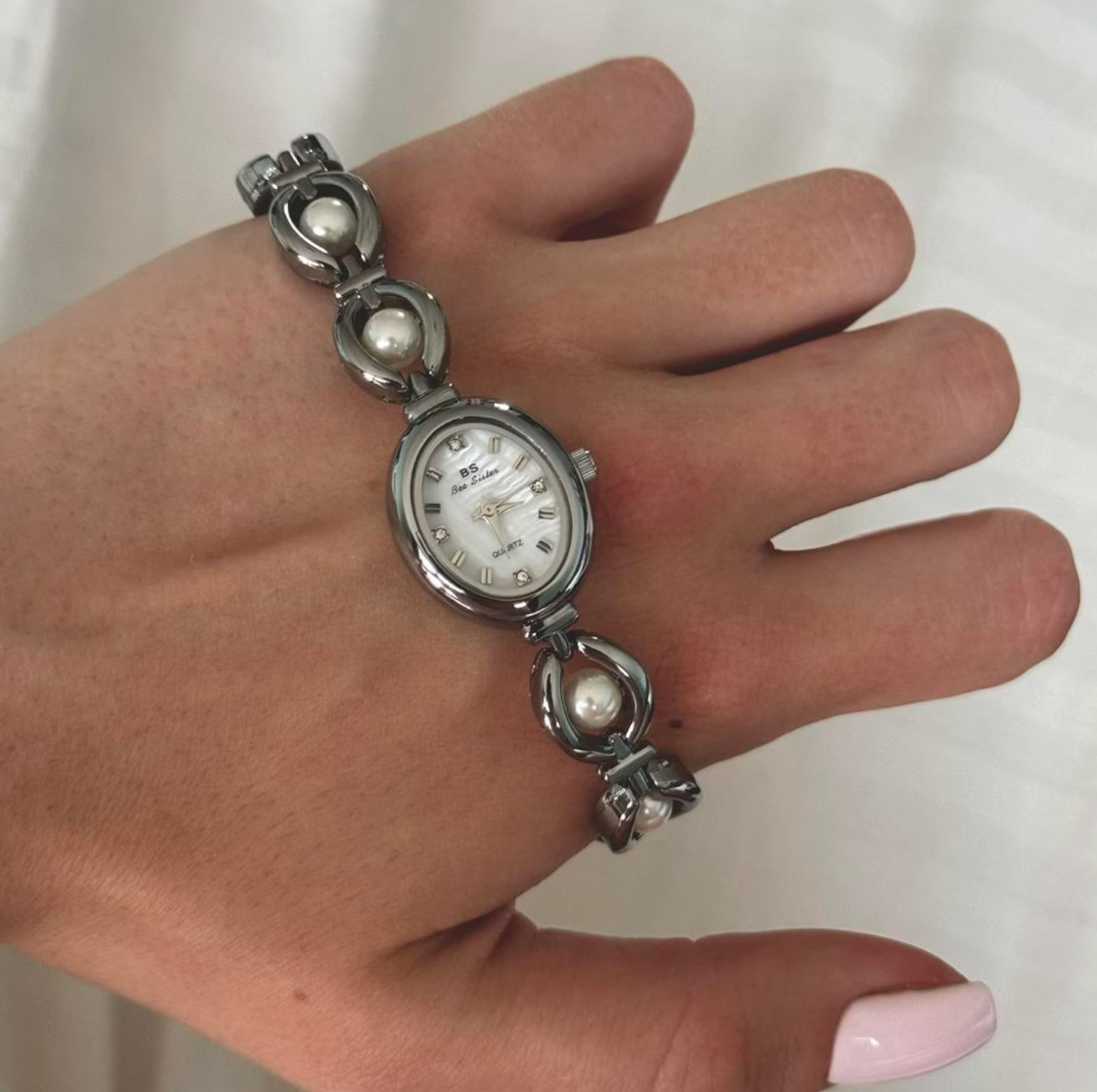 Silver Pearl Wrist Piece